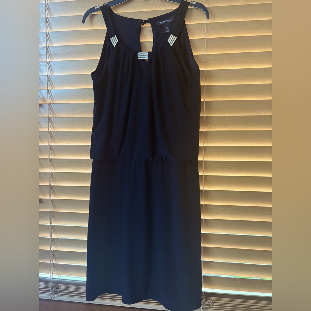 WHITE HOUSE BLACK MARKET LITTLE BLACK DRESS DECORATED SILVER AT NECK. X-SMALL